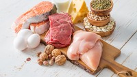 Protein sangat penting untuk mendukung program penurunan berat badan. Dengan mengonsumsi menu protein yang cukup membuat Anda tak cepat lapar dan meningkatkan lemak. Foto: Thinkstock