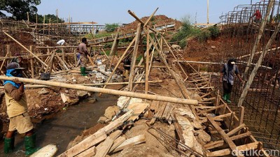 Jembatan Kali Angke Serpong Diperbarui