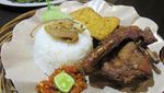 Mau Makan Apa Siang Ini? Cek Dulu Mie Ayam, Soto sampai Nasi Kapau Ini