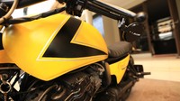 Balutan warna kuning bercampur garis-garis hitam pada tangki itu terinspirasi dari salah satu karakter dari film Transformer, yaitu Bumblebee.