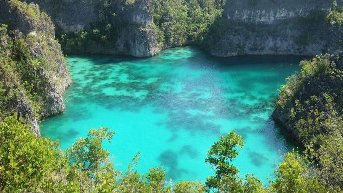 Telaga Bintang di Raja Ampat