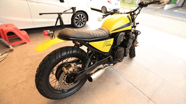 Revolusi Suzuki GSX1100G Menjadi Scrambler Velocista