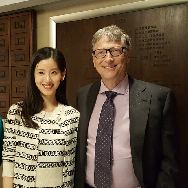 Pada Maret 2017, Zetian bertemu dengan salah satu pendiri Microsoft, Bill Gate untuk penggalangan dana. Foto: Dok. Instagram