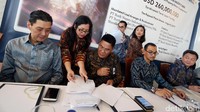 Pihak bank yang memberikan kredit ini adalah PT Bank Negara Indonesia (Persero) Tbk, PT Bank Mandiri (Persero) Tbk, PT Bank Syariah Mandiri dan Standard Chartered Bank.
