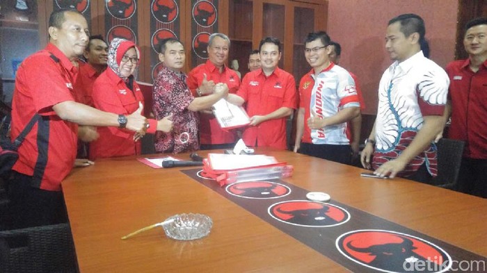 Chris John Antar Pendaftar Cawagub Jateng di PDIP