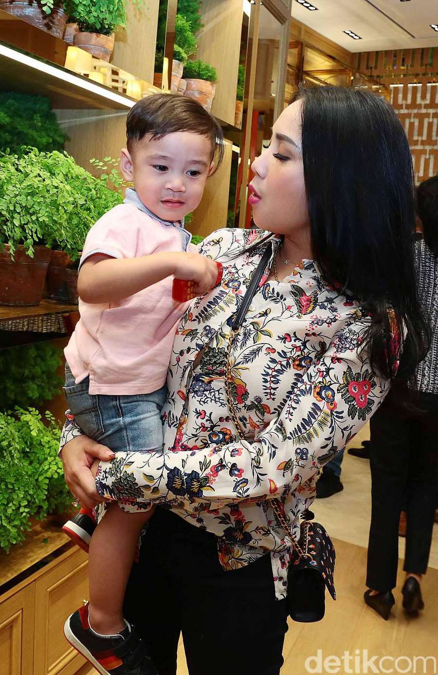 Bikin Gemas Momen Manja Rafathar Ke Nagita Slavina