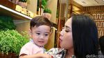 Bikin Gemas! Momen Manja Rafathar ke Nagita Slavina