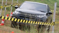 Salah satunya adalah SUV Land Rover Discovery Sport. Kali ini, detikOto berkesempatan untuk mencoba Discovery Sport di jalur offroad.