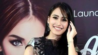 Ayu Ting Ting saat ditemui saat launching album baru di kawasan Kemang, Jakarta Selatan pada Rabu (9/8). Pool/Noel/detikFoto.