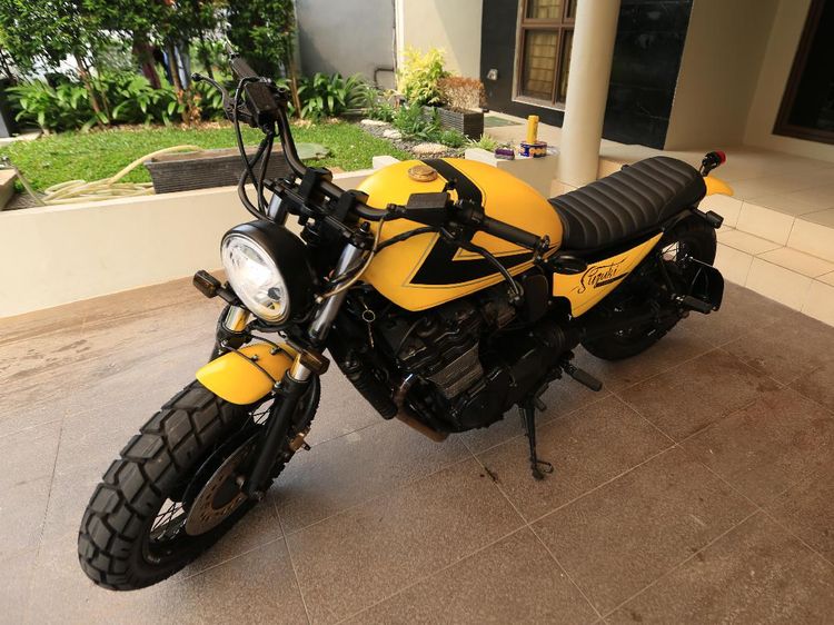 Suzuki GSX1100G ala Scrambler Bumblebee