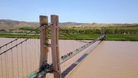 Pemadangan sekitar jembatan ini juga tak kalah menarik. (Chinadaily)