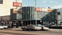 Wendys didirikan tahun 1969 di Columbos, Ohio. Resto burger milik Dave Thomas ini mengusung konsep old fashioned hamburgers saat pertama kali hadir. Hingga kini, ikon gadis rambut merah yang dikepang masih tetap dipertahankan. Foto: This Is Insider