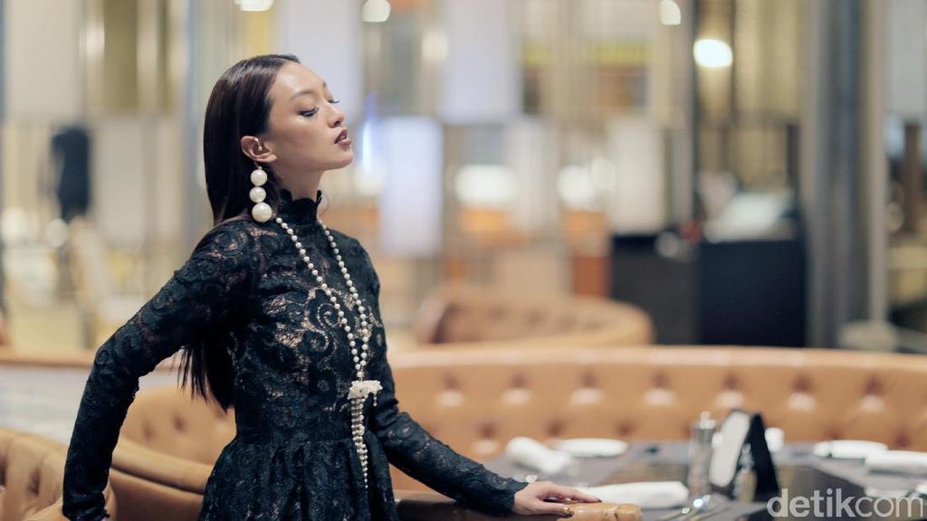 Asmara Abigail Bicara Konsep Hidup hingga Pole Dance