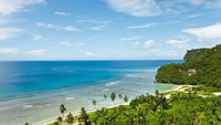 Pemandangan pantai yang tenang dipadu awan biru sedap dipandang mata kan? (Visit Guam/Facebook)