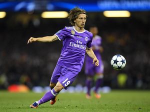 Modric Absen Hadapi Barcelona… Akibat Kartu Merah Tiga Tahun lalu