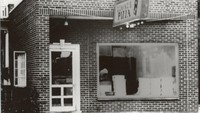 Tak lama berselang, Dominos Pizza hadir tahun 1960 dengan nama DomiNicks. Pada tahun 1965 barulah namanya Dominos Pizza. Kini cabangnya sudah ada 12.500 di seluruh dunia. Foto: This Is Insider