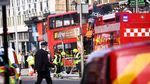 Bus Double Decker Tabrak Toko di London