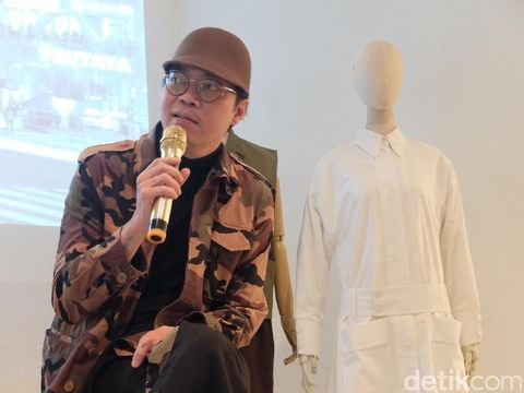 Desainer mode Tri Handoko.