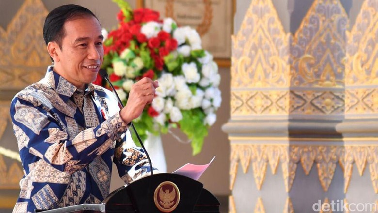 Jokowi Minta Runway Bandara Jember Diperpanjang dan Selesai 2019 Jokowi Minta Runway Bandara Jember Diperpanjang dan Selesai 2019