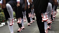 Sebanyak 68 putra dan putri terbaik dari berbagai provinsi di Indonesia kini tengah dilatih menjadi tim Pasukan Pengibar Bendera Pusaka (Paskibraka). Mereka akan mengibarkan Sang Saka Merah Putih dalam peringatan kemerdekaan 17 Agustus nanti.
