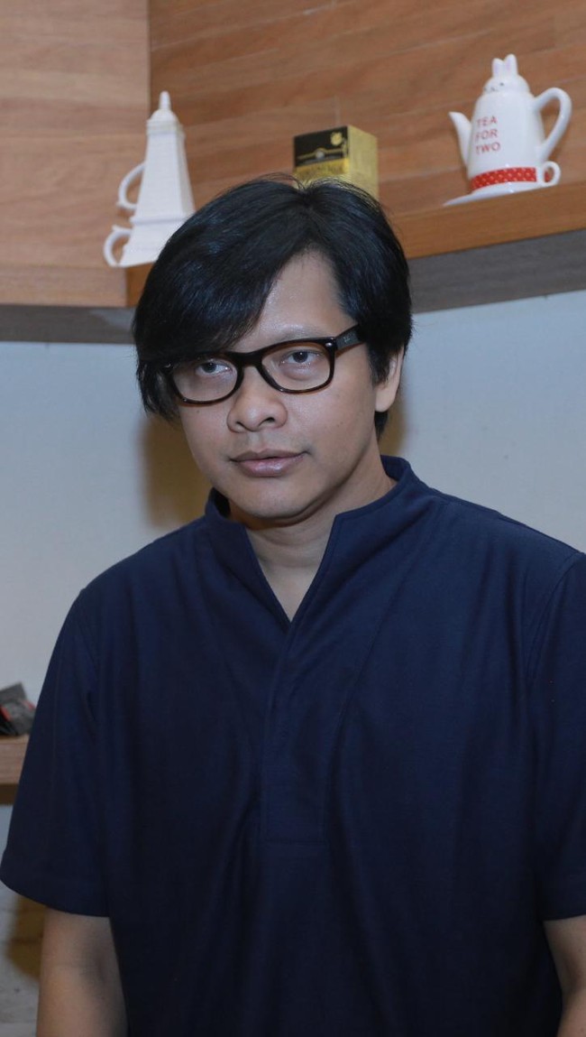 Begitu juga dengan suami Dewi Gita, Armand Maulana. Penampilan Armand masih seperti anak muda di usia 46 tahun. Foto: Hanif Hawari/detikHOT