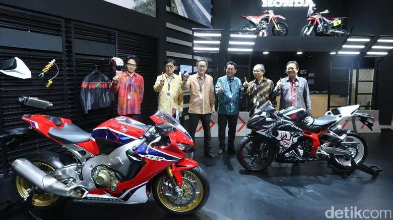  Honda  Rilis Moge CBR1000RR Fireblade dan CBR250RR Edisi Khusus