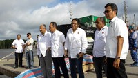 Hari ini, Kamis (10/8),  dilakukan peninjauan kesiapan logistik datangnya kapal perdana yang mengangkut semen dari Makassar. Peninjauan dilakukan ke terminal Cargo Bandara Mozes kilangin dan pelabuhan Pomako. Istimewa.