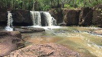 Juga ada air terjun lho! Yuk, hiking ke sini (Visit Guam/Facebook)