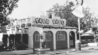 Siapa sangka bangunan Taco Bell berawal dari garasi bermuatan 2 mobil. Didirikan Glen Bell tahun 1962, resto dengan sajian Tex-Mex ini dulunya bernama Numero Uno. Foto: This Is Insider