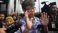 Anang keluar gedung KPK usai diperiksa sebagai saksi.