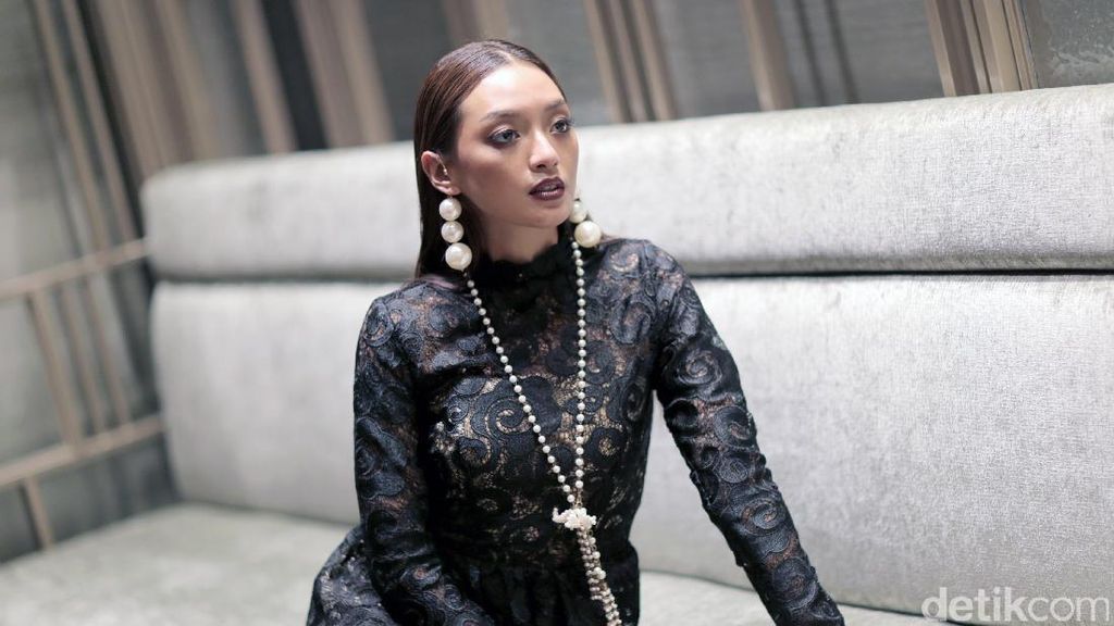 Asmara Abigail Bicara Konsep Hidup hingga Pole Dance