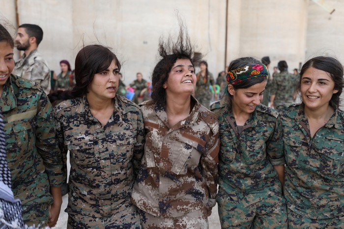 Foto Melihat Tentara Wanita Di Medan Perang Suriah