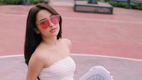 Jennifer tampak berpose di depan kamera. Dok. Instagram/jennifercoppenreal20