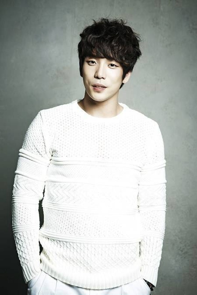 Changmin mantan personel 2AM pernah mengalami kelebihan berat badan dengan bobot 100 kg. Ia pun bertekad memiliki tubuh ramping dan berotot dengan hanya makan dua kotak tahu dan lari enam jam setiap hari. Foto: istimewa