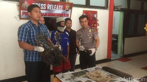 Setelah berkas penyidikan kasus pembakaran hutan dan lahan dinyatakan lengkap, Polres OKI limpahkan kepada Kejari OKI