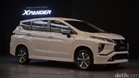 Bagaimana sekilas mirip dengan Xpander ya, namun bedanya terlihat bodi fender yang lebih tinggi dengan lis krom di mana-mana.