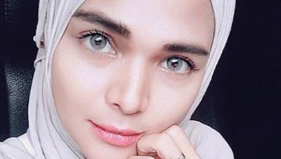 Enji, Kamu Nggak Nyesel Talak Istrimu yang Cantik Ini?