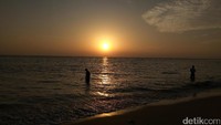 Sunrise Pantai Nipah memang tiada duanya! Siapkan kameramu dan berburulah momen sunrise tak terlupakan dari Pantai Nipah di Aceh Besar (Agus/detikTravel)