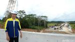 Foto : Gaya Blusukan Jokowi Cek Proyek Infrastruktur