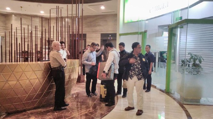 Geledah Kantor First Travel, Polisi Bawa Dokumen dan 1 CPU