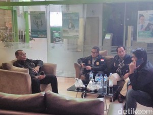 Bareskrim Geledah Kantor First Travel di TB Simatupang