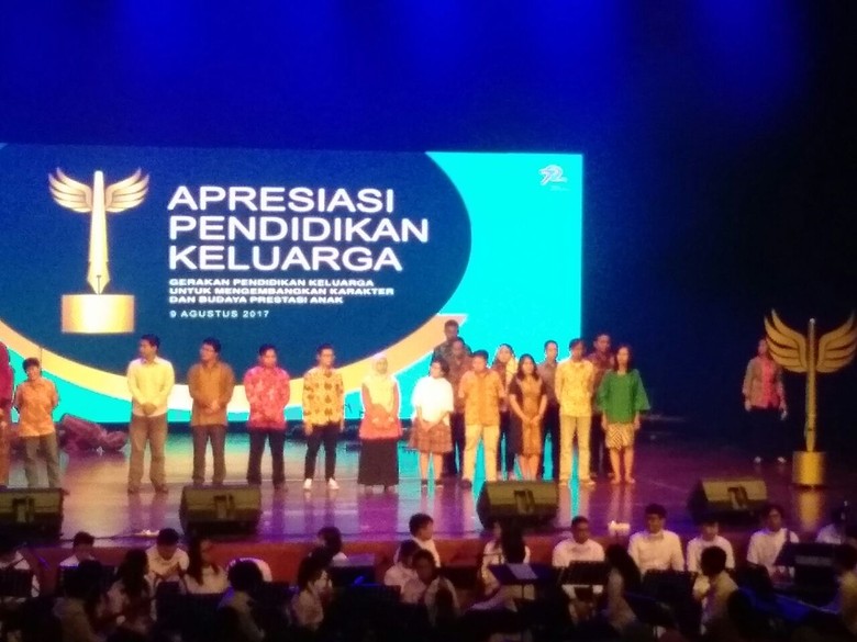 Kemdikbud: Manfaat Sekolah 5 Hari Tingkatkan Komunikasi Ortu & Anak Kemdikbud: Manfaat Sekolah 5 Hari Tingkatkan Komunikasi Ortu & Anak