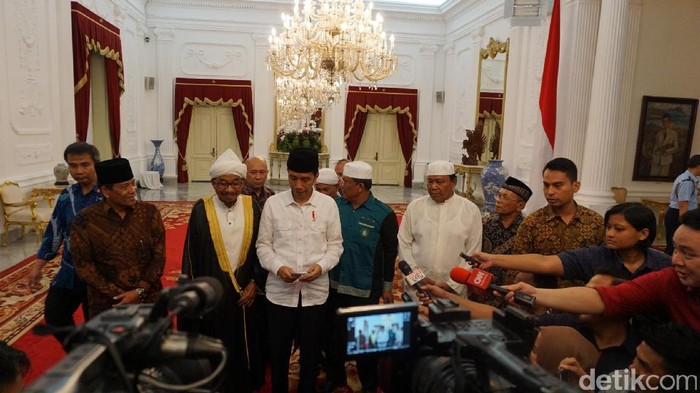Bertemu Ulama Batak, Jokowi: Sering Silaturahmi Negara Akan Adem
