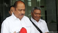Melchias Marcus Mekeng sempat menjawab pertanyaan wartawan terkait pemeriksaannya.