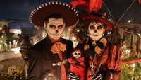 Bagi masyarakat Meksiko, bulan November dimaknai dengan perayaan hari orang mati atau Dia de Los Muertos. Pada momen itu orang-orang akan merayakan kematian dengan meriah (Reuters)
