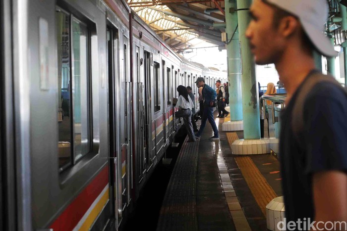 2 Stasiun Belum Siap,  Pengoperasian KRL Bekasi-Cikarang Diundur