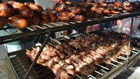 Setelah penat berpetualang, traveler juga bisa mencicipi beragam kuliner kas Guam (Visit Guam/Facebook)