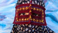 Bahkan topeng serupa juga bisa ditemukan di sekitar wilayah Oman, Kuwait, dan bagian lain dari Semenanjung Arab (BBC)