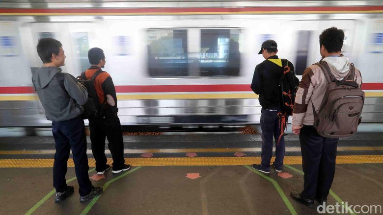KRL Tambah 23 Perjalanan di Malam Tahun Baru, Ini Daftarnya KRL Tambah 23 Perjalanan di Malam Tahun Baru, Ini Daftarnya