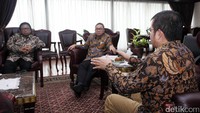 Pertemuan digelar di ruang Ketua MPR, Kompleks Parlemen, Senayan, Jakarta, Kamis (10/8/2017). Yudi diterima oleh ketua MPR Zulkifli Hasan didampingi Mahyudin dan Oesman Sapta Odang (OSO).